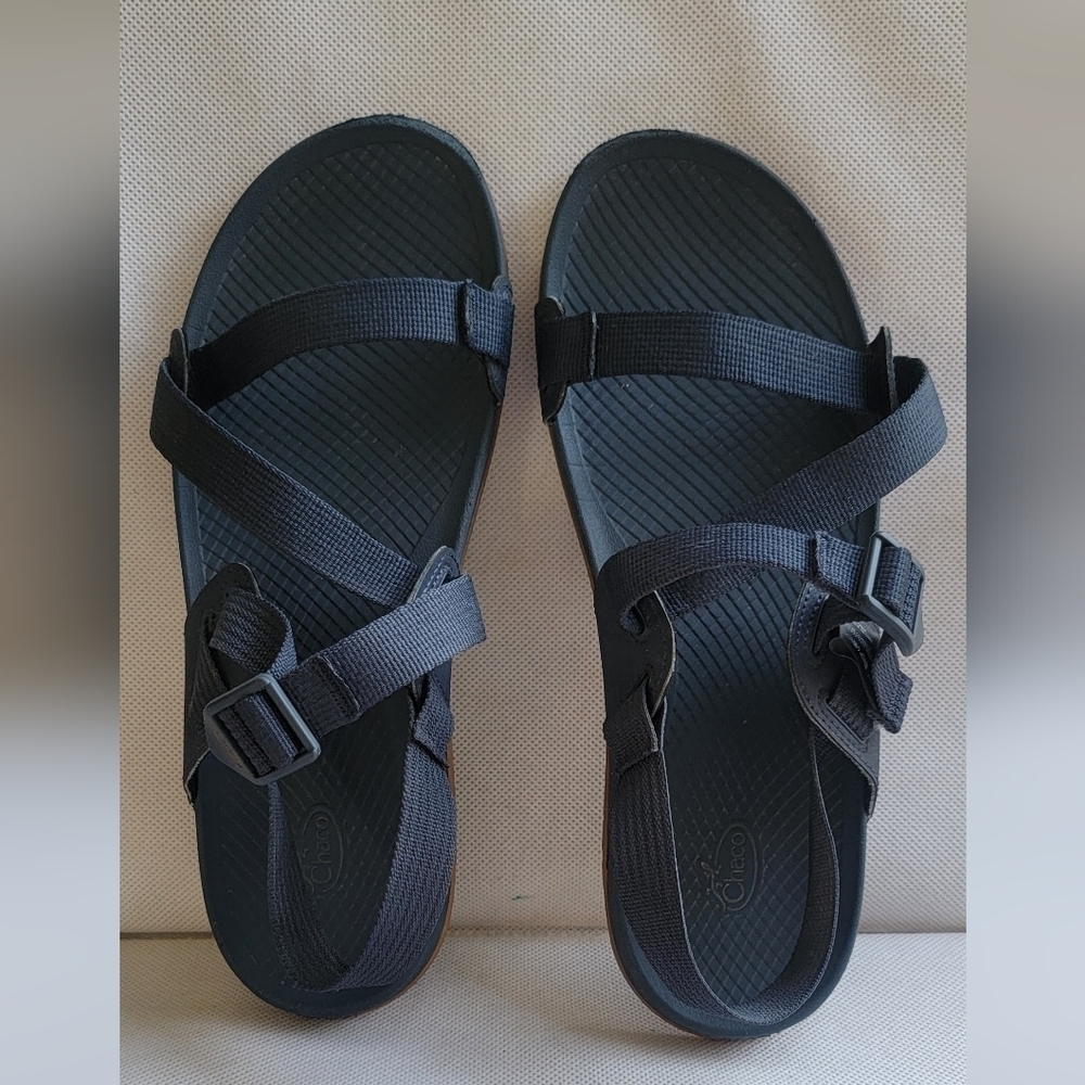*CHACO NAVY SANDALS (sz W-10  M-8 or EU 41